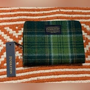 Pendleton Green Plaid Zip Wallet